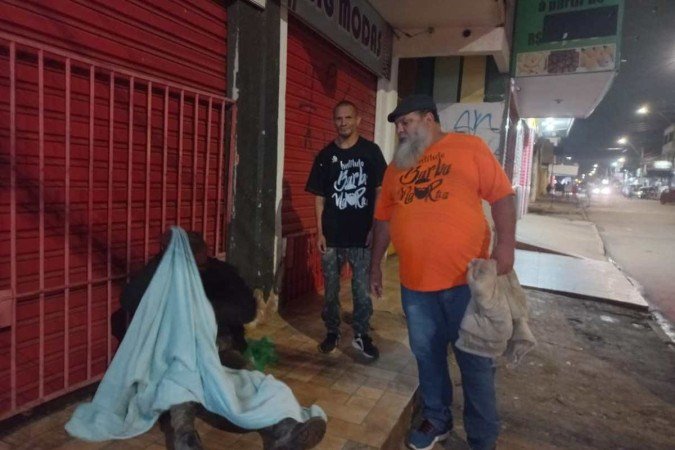Ações solidárias ocorreram na Estrutural - (crédito: Divulgação/Instituto Barba na Rua) Ações solidárias ocorreram na Estrutural - (crédito: Divulgação/Instituto Barba na Rua)