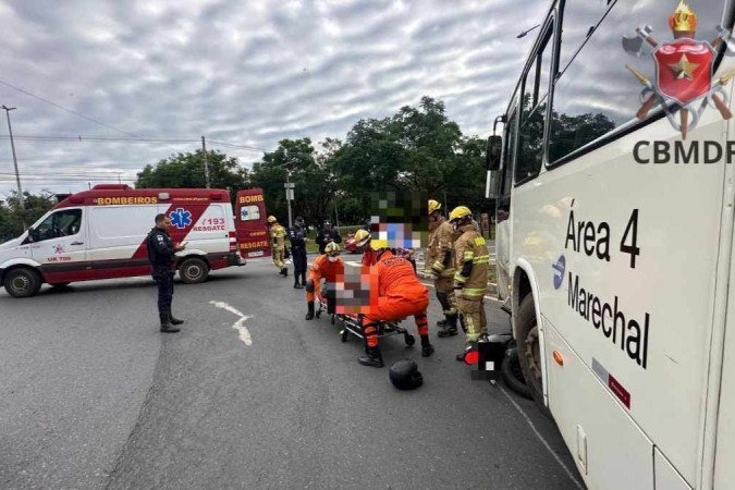 Acidente ocorreu próximo ao Viaduto do Sudoeste - (crédito: Reprodução/CBMDF) Acidente ocorreu próximo ao Viaduto do Sudoeste - (crédito: Reprodução/CBMDF)