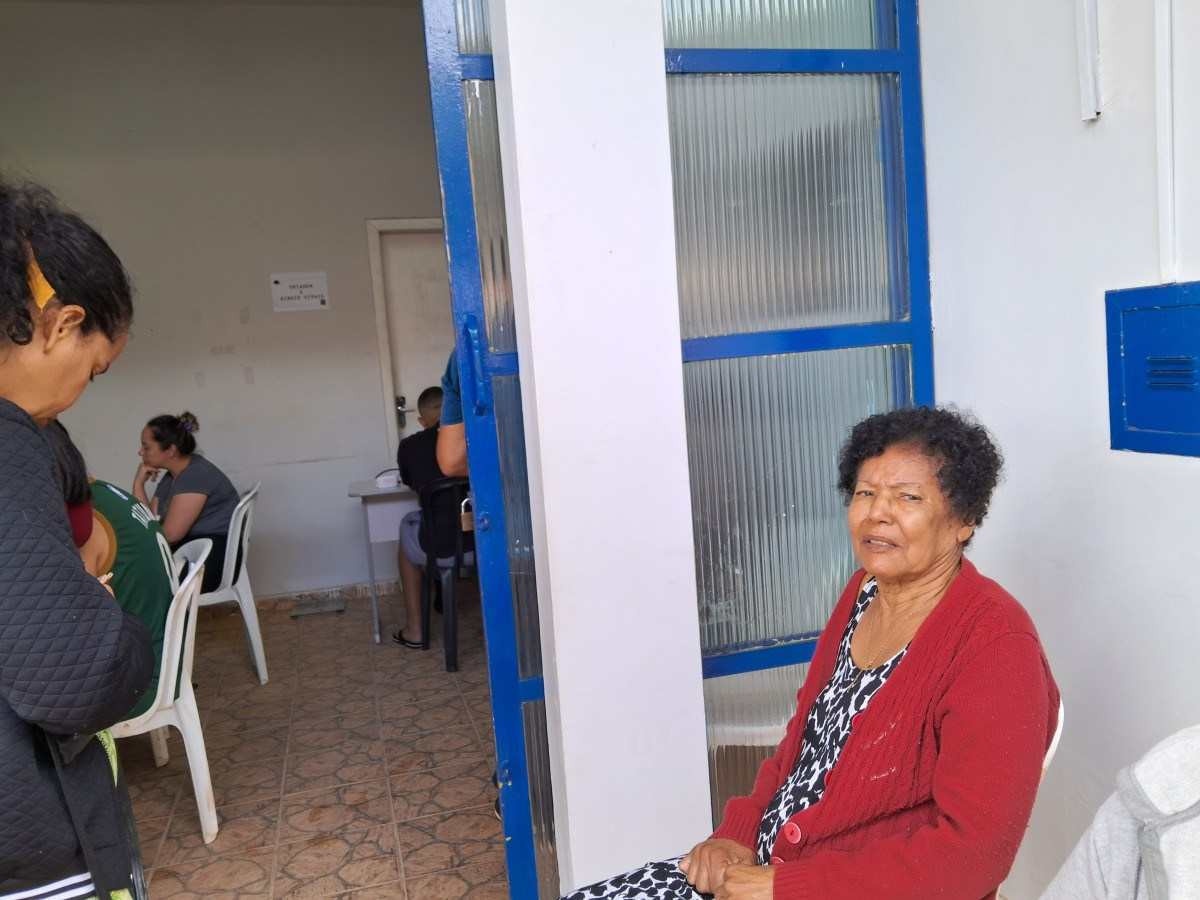  Mutirão contra a dengue. A aposentada Inês Pereira dos Sntos, 73 anos.