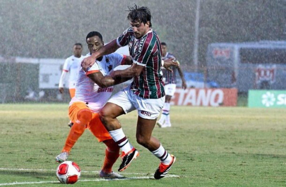 Gabriel Pires sobre estreia no Fluminense: ‘Me doando ao máximo’