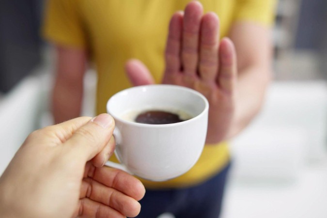 Reduzir repentinamente o consumo de cafeína pode causar diversos efeitos colaterais que duram até algumas semanas -  (crédito: Getty Images)