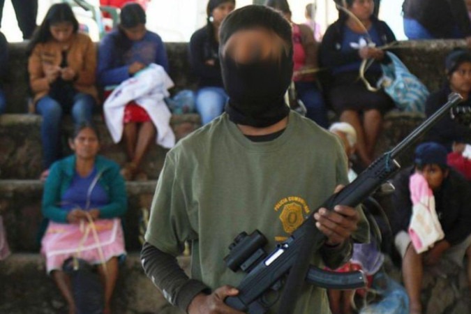 Na localidade de Ayahualtempa, 15 meninos e 5 meninas foram integrados à policía comunitária -  (crédito: EPA)