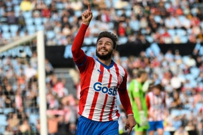 Portu chuta para fazer o gol que definiu a vitória do líder Girona sobre o Celta, fora de casa - - (crédito: Foto: Miguel Riopa/ AFP via Getty Images) Portu chuta para fazer o gol que definiu a vitória do líder Girona sobre o Celta, fora de casa - - (crédito: Foto: Miguel Riopa/ AFP via Getty Images)