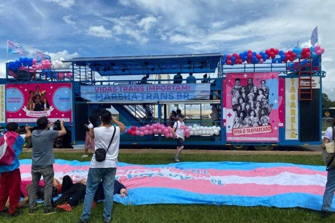 A eata, que é uma iniciativa da Associação Nacional de Travestis e Transexuais (Antra), seguirá até o Museu Nacional da República e tem como intuito festejar os 20 anos do Dia da Visibilidade Trans - (crédito: Mayara Souto/ CB/D.A Press) A eata, que é uma iniciativa da Associação Nacional de Travestis e Transexuais (Antra), seguirá até o Museu Nacional da República e tem como intuito festejar os 20 anos do Dia da Visibilidade Trans - (crédito: Mayara Souto/ CB/D.A Press)