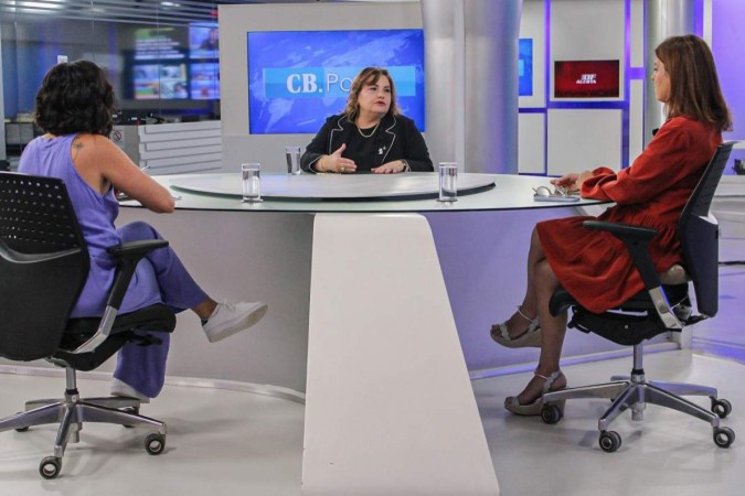 Secretária de Saúde, Lucilene Florêncio, em entrevista ao CB.Poder. Na bancada, Ana Maria Campos e Adriana Bernardes -  (crédito:  Kayo Magalhães/CB/D.A Press)