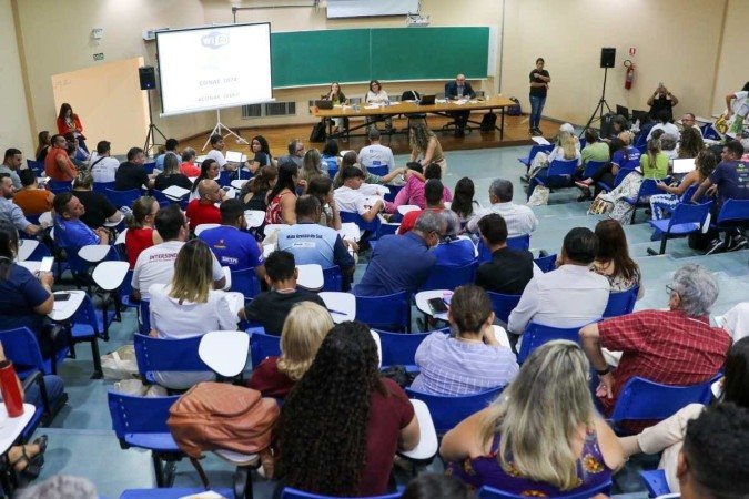 Estudantes, professores, entidades da sociedade civil e políticos acompanham, na UnB, a conferência que prepara o novo Plano Nacional de Educação - (crédito: Fabio Rodrigues-Pozzebon/Agência Brasil) Estudantes, professores, entidades da sociedade civil e políticos acompanham, na UnB, a conferência que prepara o novo Plano Nacional de Educação - (crédito: Fabio Rodrigues-Pozzebon/Agência Brasil)