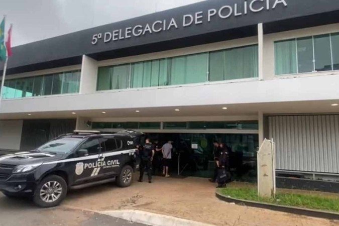 Dois suspeitos foram fichados por agentes da 5ª DP - (crédito: PCDF) Dois suspeitos foram fichados por agentes da 5ª DP - (crédito: PCDF)
