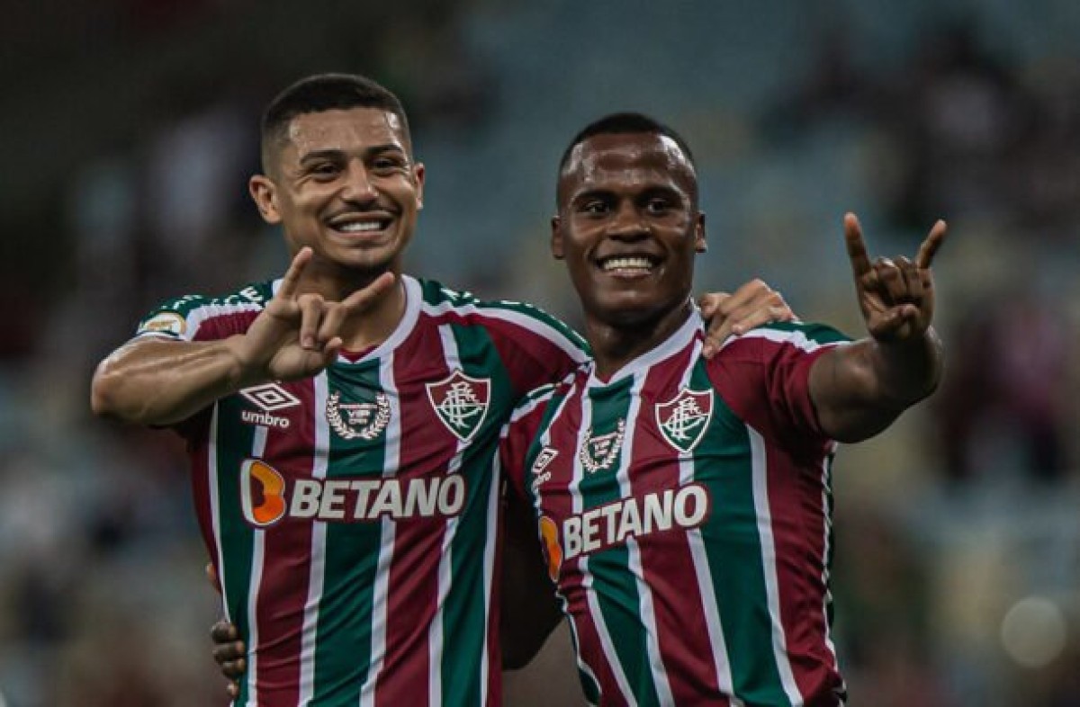 Presidente do Fluminense explica situações de André e Arias