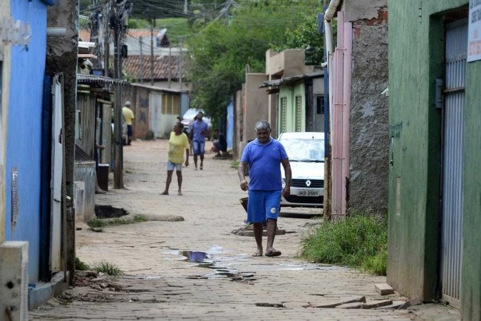 Moradores da Vila Cauhy vivem a reconstrução em meio ao avanço da dengue. -  (crédito:  Marcelo Ferreira/CB/D.A Press)