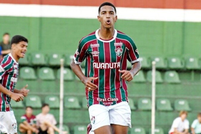 Kauã Elias comemora gol pelo sub-17 do Fluminense — Foto: Marina Garcia/Fluminense FC -  (crédito: — Foto: Marina Garcia/Fluminense FC)