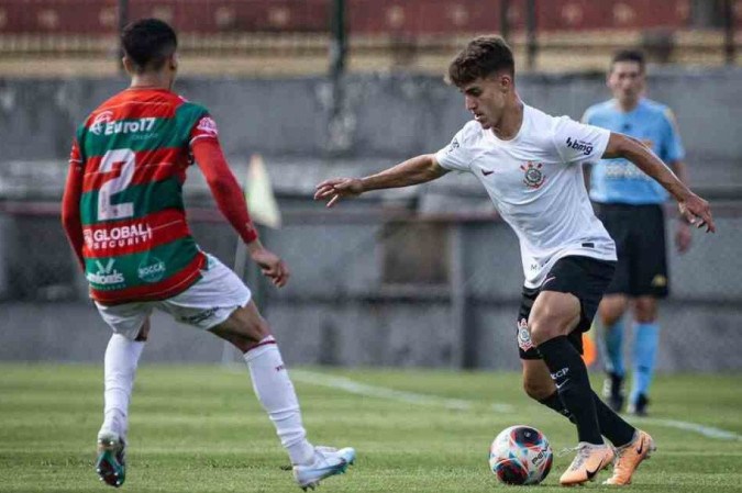 Guilherme Zimovski (D) treinava na base do Corinthians até o ano passado e encantou os poloneses devido ao sobrenome, o passaporte, os dribles e golaços na Copinha -  (crédito: Arquivo Pessoal/Guilherme Zimovski)