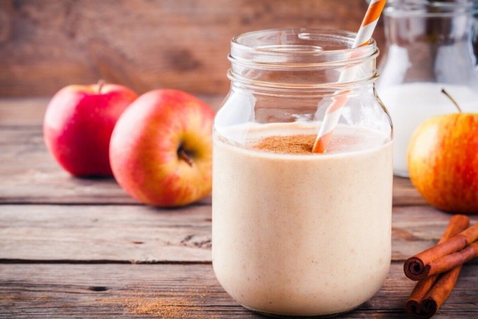 Shake de maçã com canela (Imagem: nblx | Shutterstock) -  (crédito: EdiCase - Culinaria -> Diversão e Arte)