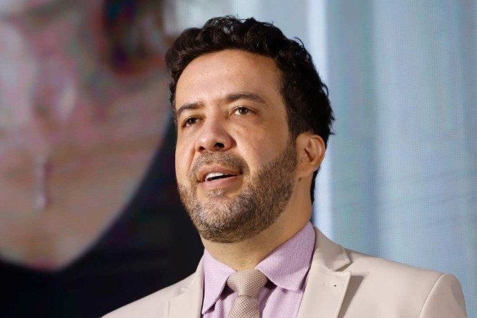 "Quero me desculpar com a comunidade LGBTQIA+ e com todos que se sentiram ofendidos e fazer o compromisso de não cometer mais esse erro", disse Janones - (crédito: Gilmar Félix / Câmara dos Deputados) "Quero me desculpar com a comunidade LGBTQIA+ e com todos que se sentiram ofendidos e fazer o compromisso de não cometer mais esse erro", disse Janones - (crédito: Gilmar Félix / Câmara dos Deputados)