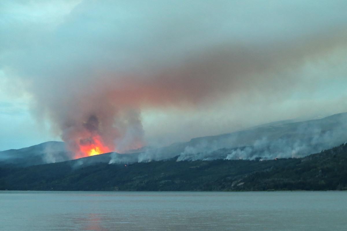 Incêndio em parque destrói 2.000 hectares na Argentina em meio a alerta de calor