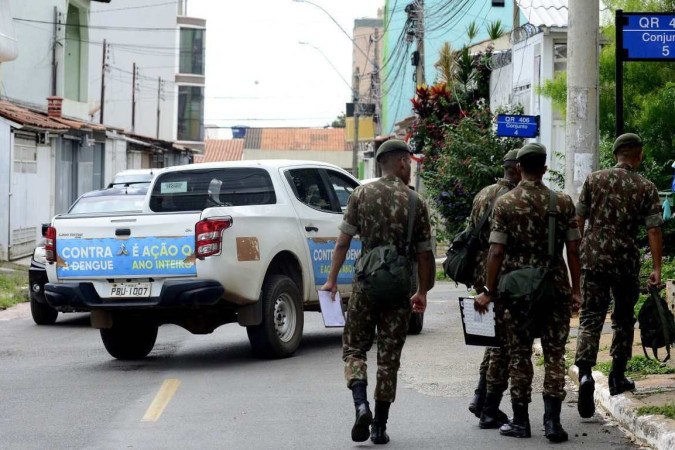 Os militares começaram as visitas pelas regiões de Ceilândia e Samambaia -  (crédito:  Marcelo Ferreira/CB/D.A Press)