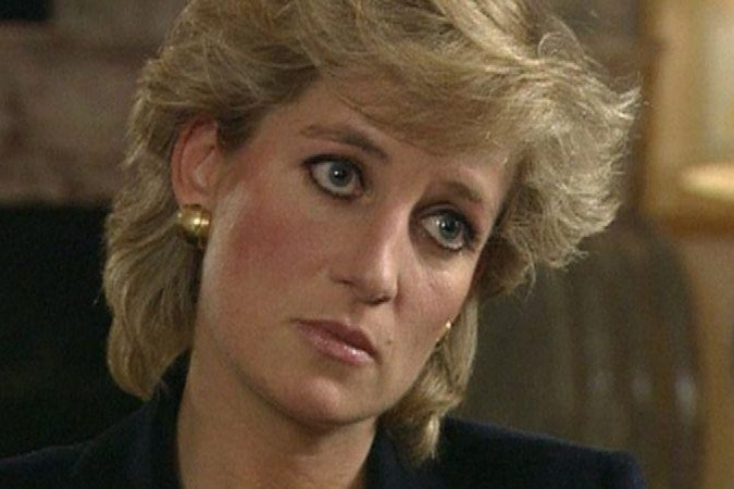 A entrevista da BBC com a princesa Diana foi considerada um grande furo, mas anos mais tarde a empresa teve de pedir desculpas pelos métodos utilizados para conseguir a exclusiva -  (crédito: BBC)