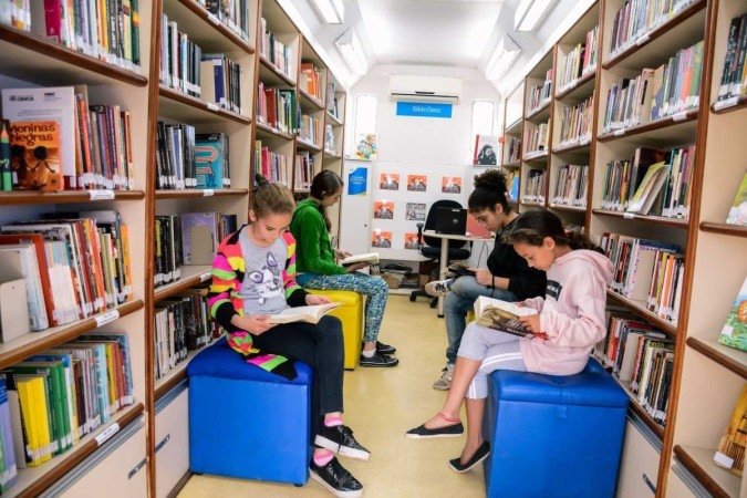 Além das bibliotecas, leitores contam com unidades móveis do BiblioSesc