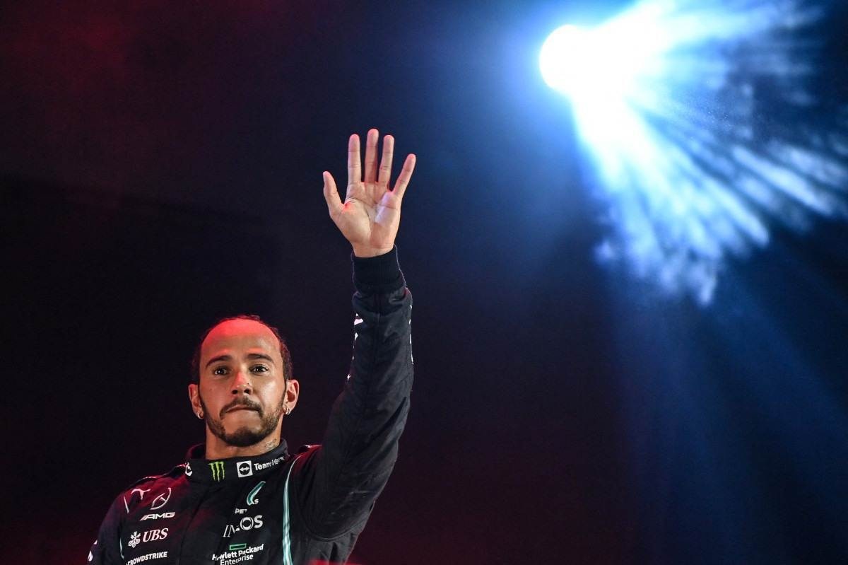 Hamilton será piloto da Ferrari em 2025 após 12 anos na Mercedes