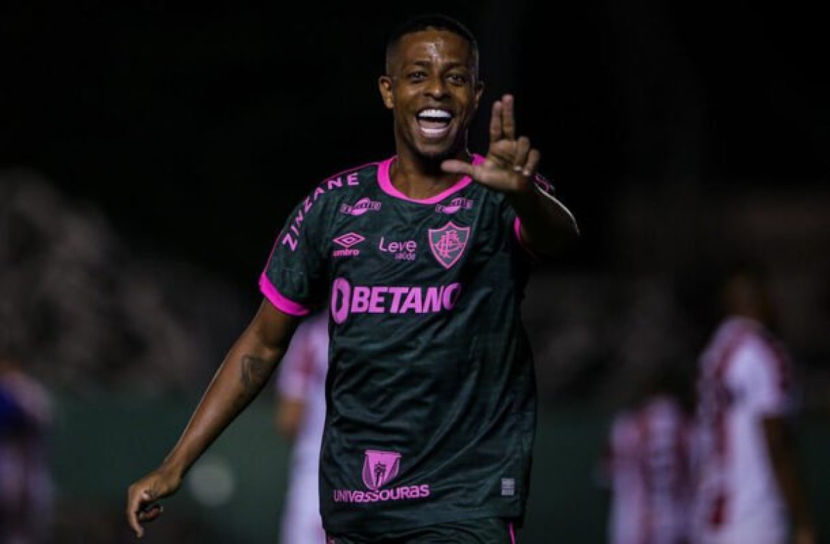 De virada, Fluminense vence Bangu e segue líder no Carioca