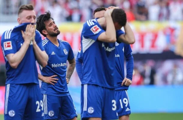 Gigante caído. Schalke quase no fundo do poço  -  (crédito: Foto: Ronny Hartmann/AFP via Getty Image)