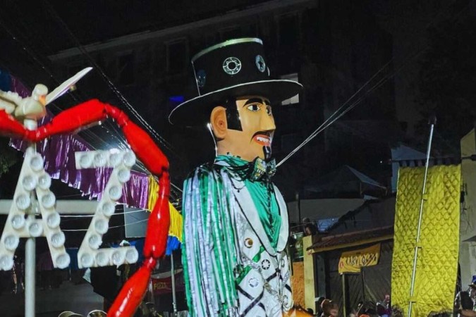 O Homem da Meia-Noite, ícone do carnaval do Brasil, desfila na madrugada entre o sábado de Zé Pereira e Domingo de carnaval.  -  (crédito: Samuel Calado / CB)
