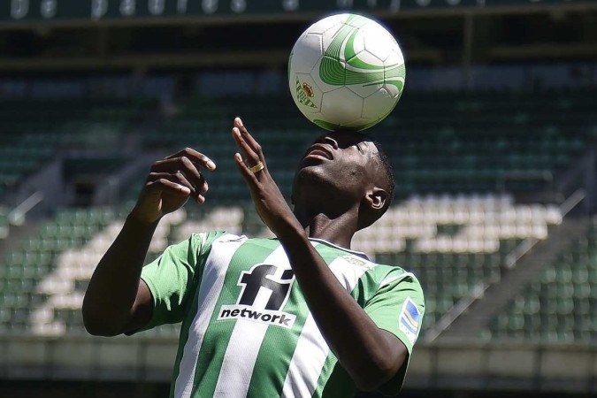 O jogador de 23 anos chega ao Botafogo com o status de contratação mais cara da história do futebol brasileiro -  (crédito: Cristina Quicler/AFP)