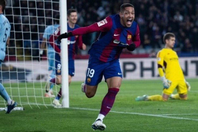 Vitor Roque comemora o primeiro gol marcado com a camisa do Barcelona - Foto: Lluis Gene/AFP via Getty Images -  (crédito: Foto: Lluis Gene/AFP via Getty Images)