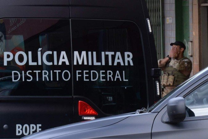 01/02/2024. Crédito: Minervino Júnior/CB/D.A Press. Brasil. Brasilia - DF. Polícia Militar mobilizada na ocorrência de sequestro na 512 sul. - (crédito: Minervino Júnior/CB/D.A.Press) 01/02/2024. Crédito: Minervino Júnior/CB/D.A Press. Brasil. Brasilia - DF. Polícia Militar mobilizada na ocorrência de sequestro na 512 sul. - (crédito: Minervino Júnior/CB/D.A.Press)
