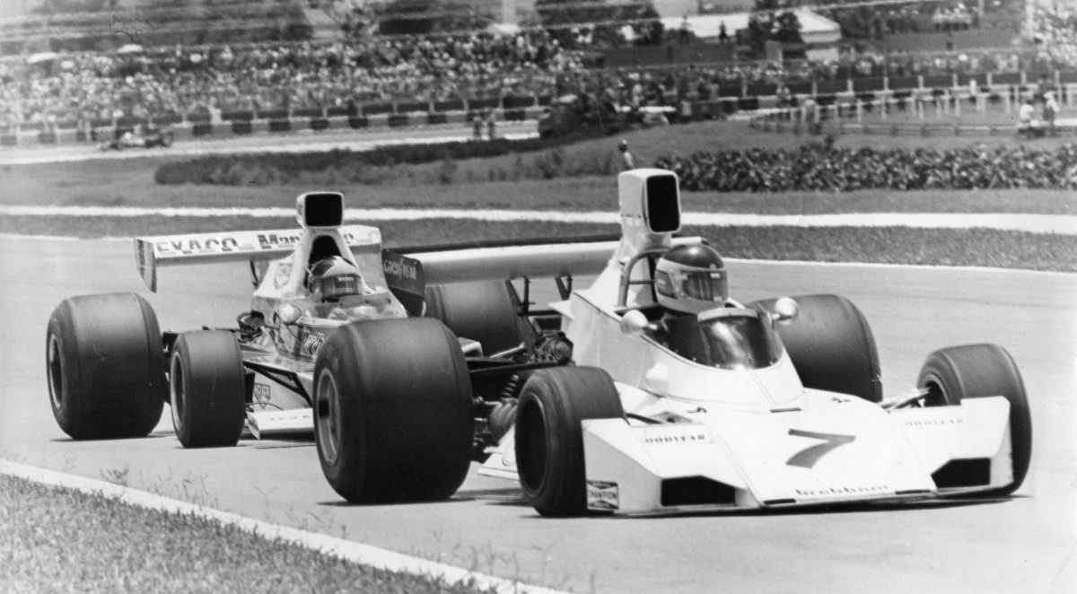 03/02/1974. Credito: Claudio/CB/D.A Press. Brasil. Brasilia - DF. Carros de Reutemann e Emerson Fittipaldi durante a inauguracao do Autodromo de Braslia. CB, 06/02/1974. Segundo caderno, capa; CB, Neg.: F 4662