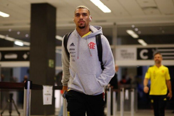 Matheuzinho, ao fundo, treinando com a camisa do Corinthians - (crédito: Gilvan de Souza) Matheuzinho, ao fundo, treinando com a camisa do Corinthians - (crédito: Gilvan de Souza)