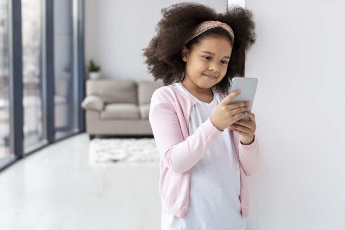 Crianças estão proibidas de usar celular em escolas municipais do Rio de Janeiro - (crédito: Reprodução/Freepik) Crianças estão proibidas de usar celular em escolas municipais do Rio de Janeiro - (crédito: Reprodução/Freepik)