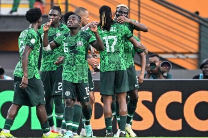 Jogadores de Nigéria e Angola em disputa de bola pelas quartas de final da Copa Africana de Nações - Foto: Issouf Sanogo/AFP via Getty Images - (crédito: Foto: Issouf Sanogo/AFP via Getty Images) Jogadores de Nigéria e Angola em disputa de bola pelas quartas de final da Copa Africana de Nações - Foto: Issouf Sanogo/AFP via Getty Images - (crédito: Foto: Issouf Sanogo/AFP via Getty Images)