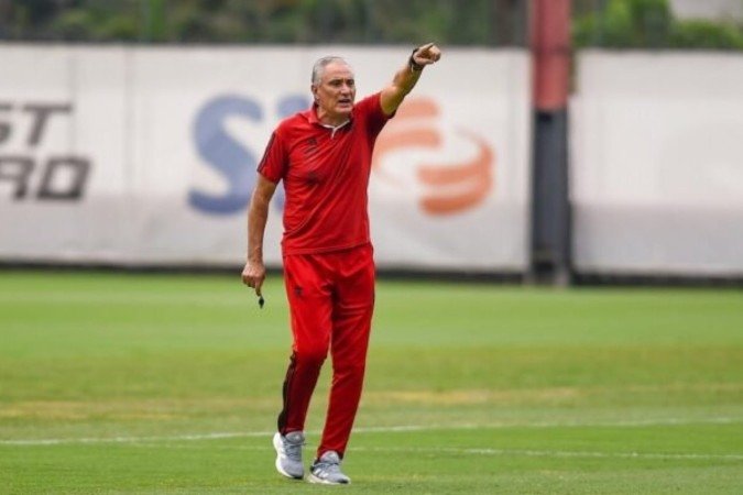 Tite trabalha de forma incansável neste clima de pré-temporada -  (crédito: Foto: Marcelo Cortes/Flamengo)