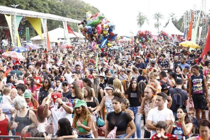 Aglomeração é o maior fator de proliferação do vírus - (crédito: BLOCO PORTADORES DA ALEGRIA) Aglomeração é o maior fator de proliferação do vírus - (crédito: BLOCO PORTADORES DA ALEGRIA)