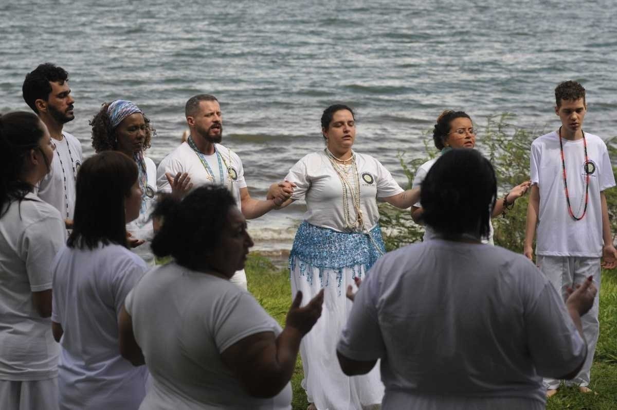  02/02/2024. Crédito: Minervino Júnior/CB/D.A Press. Brasil.  Brasilia - DF. Dia de Yemanjá na Prainha dos Orixás. 
