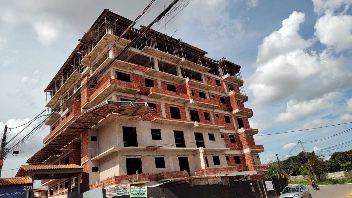 ...enquanto outros estão praticamente prontos, faltando apenas acabamentos