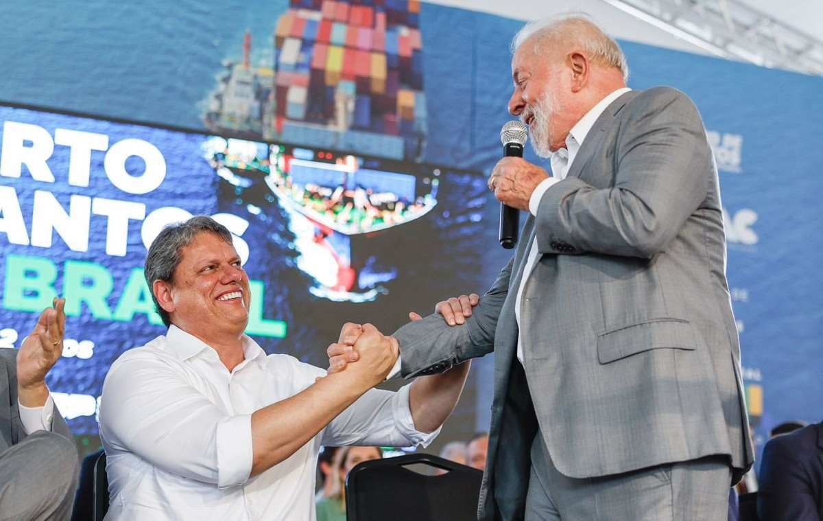 Lula troca afagos com Tarcísio: 