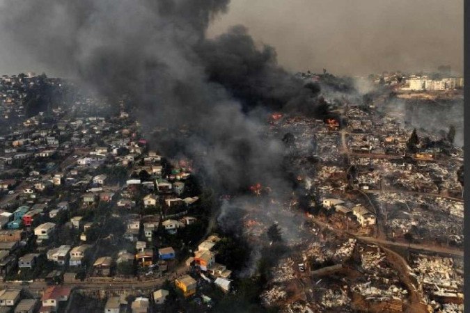Pelo menos 122 mortos vítimas do fogo que destrói as florestas -  (crédito: Javier TORRES / AFP)