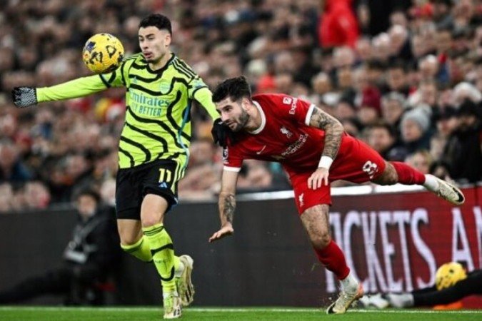 Arsenal e Liverpool se enfrentam novamente na temporada na briga pelo título da Premier League - (crédito: - Foto: PAUL ELLIS/AFP via Getty Images) Arsenal e Liverpool se enfrentam novamente na temporada na briga pelo título da Premier League - (crédito: - Foto: PAUL ELLIS/AFP via Getty Images)