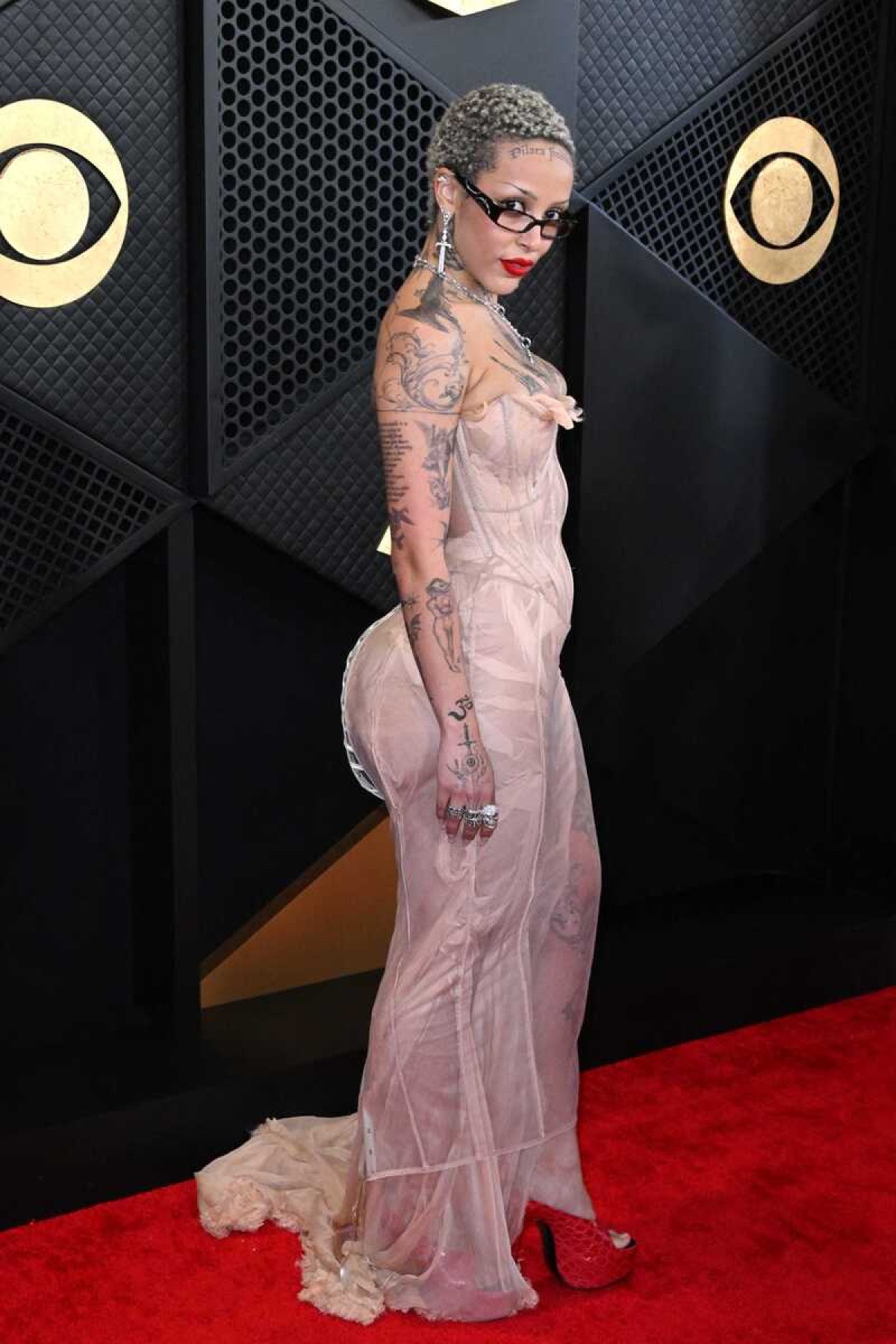 A rapper norte-americana Doja Cat chega para o 66º Grammy Awards na Crypto.com Arena em Los Angeles em 4 de fevereiro de 2024.