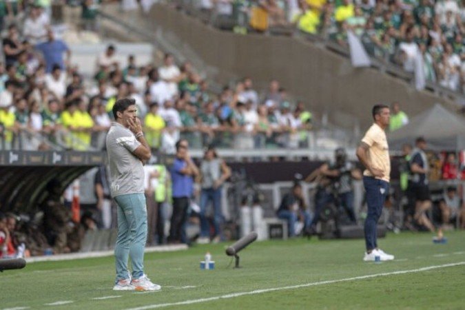 Abel observa a truncada final da Supercopa, decidida nos pênaltis a favor do São Paulo  -  (crédito: Foto: Staff Images / CBF)