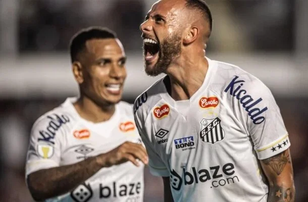 Guilherme fez os dois gols do Santos na vitória sobre o Guarani neste domingo (4) - Foto: Raul Baretta/ Santos FC -  (crédito: Foto: Raul Baretta/ Santos FC)
