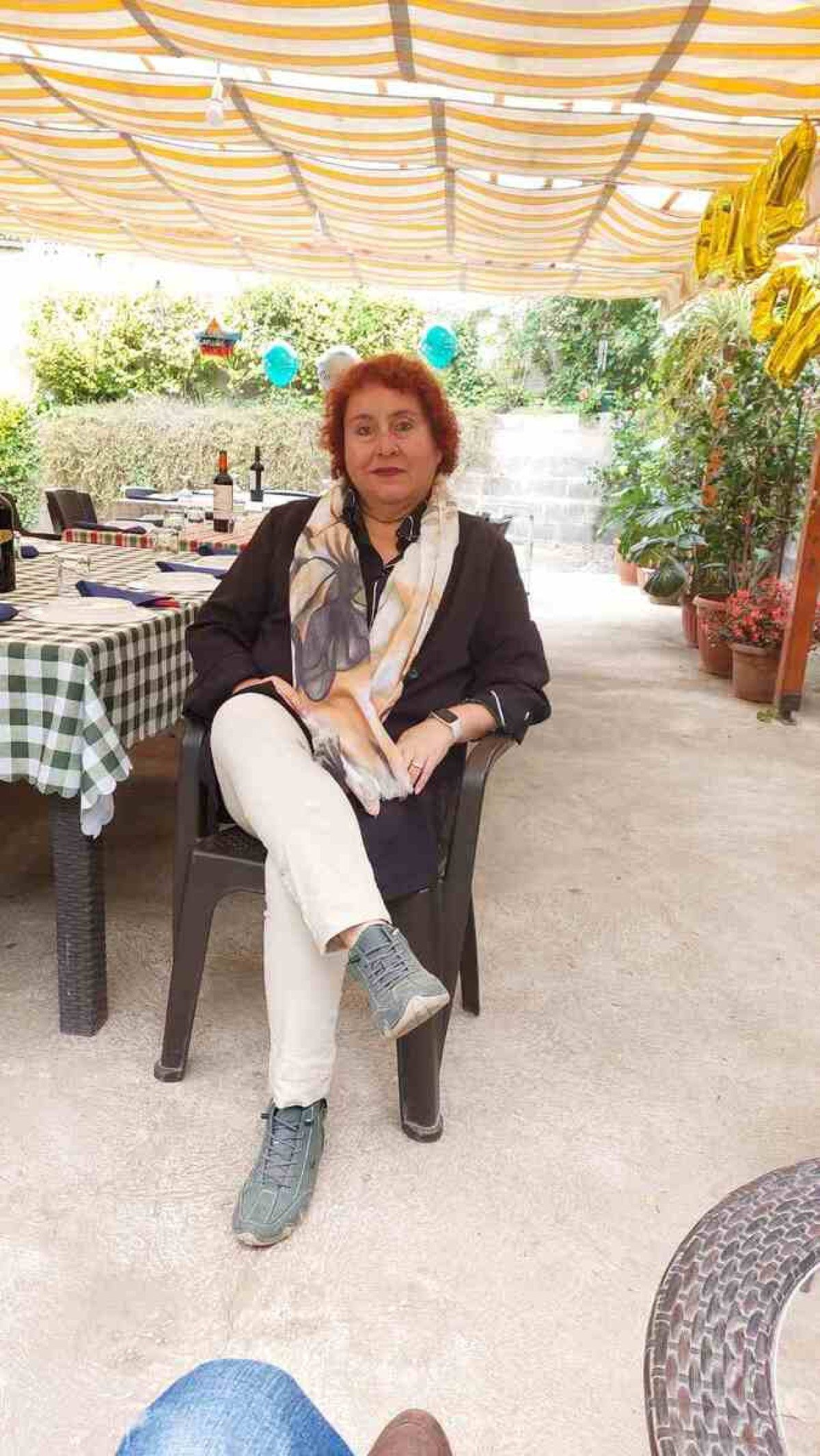 Marta Rivera, moradora da região de Viña del Mar, no Chile, que perdeu suas casas em incêndio florestal 