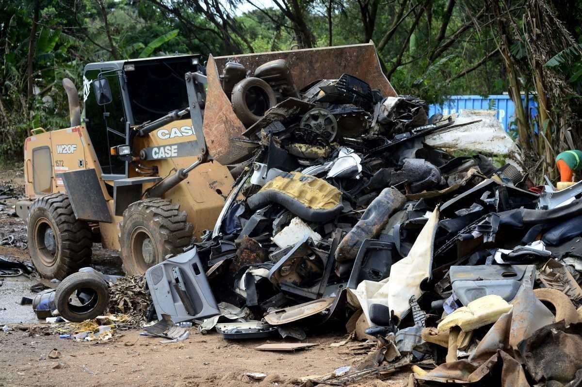  05/02/2024 Cr&Atilde;&copy;dito: Marcelo Ferreira/CB/D.A Press. Brasil. Bras&Atilde;&shy;lia - DF - Dengue. Lixo e entulho no setor de oficinas norte em Taguatinga.