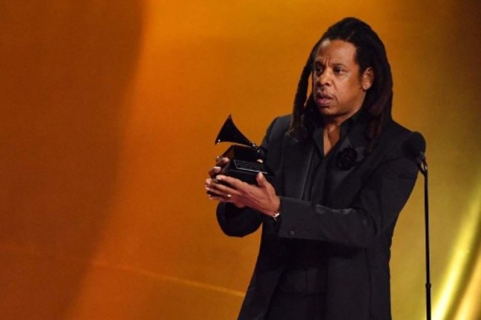 Jay-Z recebe o prêmio Dr. Dre Global Impact durante o 66º Grammy Awards -  (crédito: Valerie Macon / AFP)