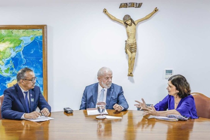 O presidente Lula com Tedros Adhanon e Nísia Trindade, no Palácio: o Brasil apoia plano global de prevenção a pandemias coordenado pela OMS -  (crédito:  Ricardo Stuckert/PR)