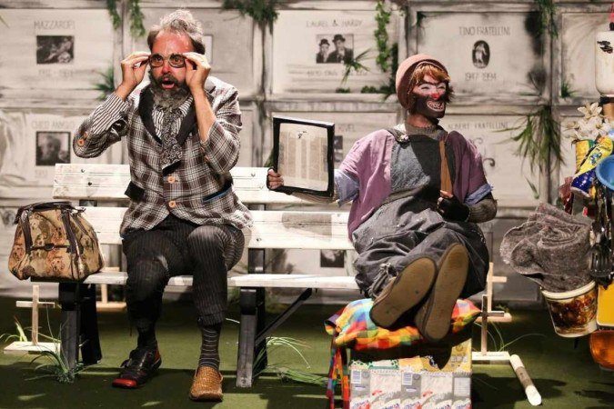 {Entre} Cravos & Lírios, da BRsa Coletivo de Artistas, que se apresenta no Festival Paraísos Tropicais, no CCBB