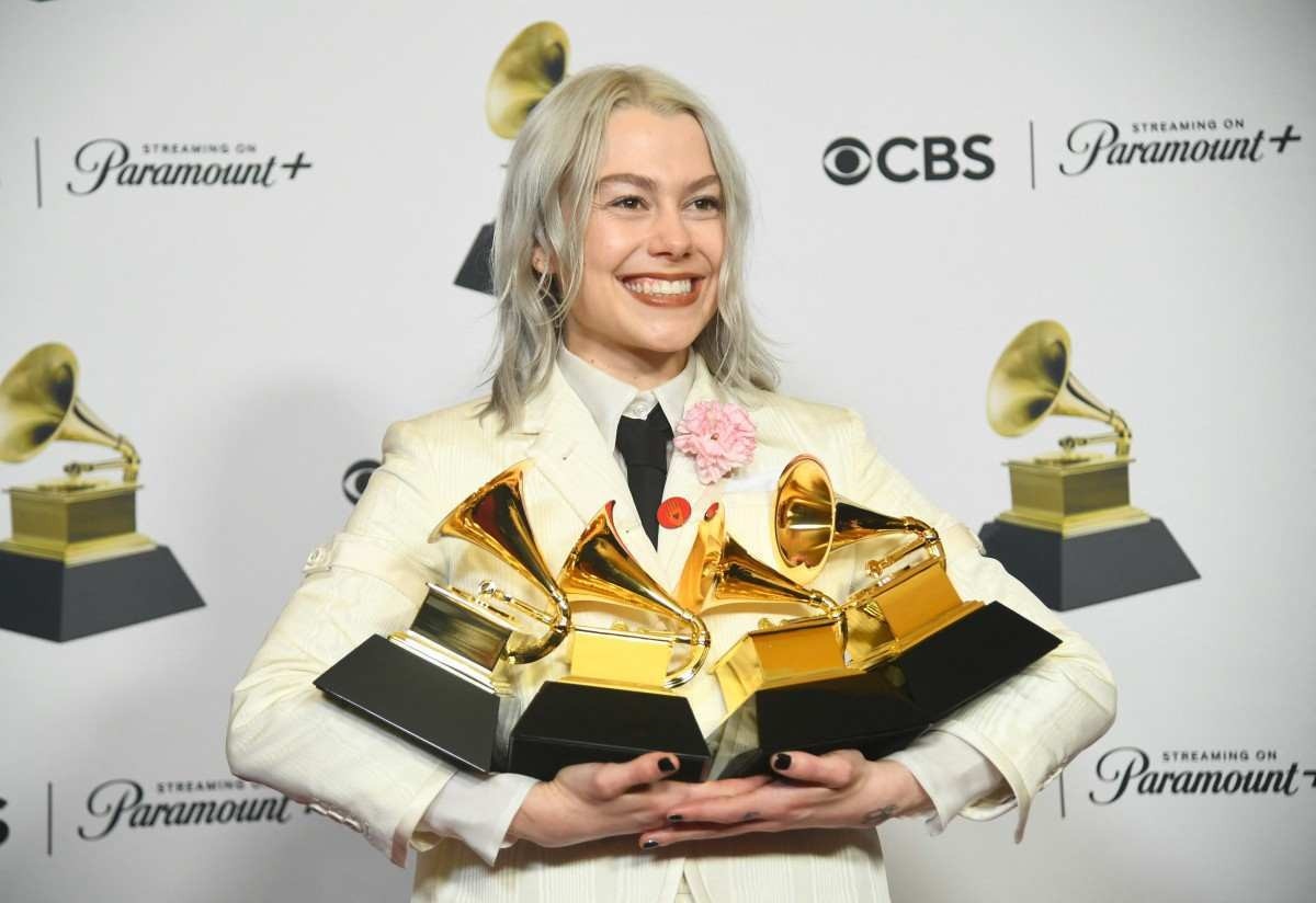 Phoebe Bridgers critica ex-presidente do Grammy: 