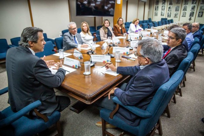 Os ministros Fernando Haddad e Alexandre Padilha na reunião com líderes do Senado -  (crédito: Diogo Zacarias/MF)