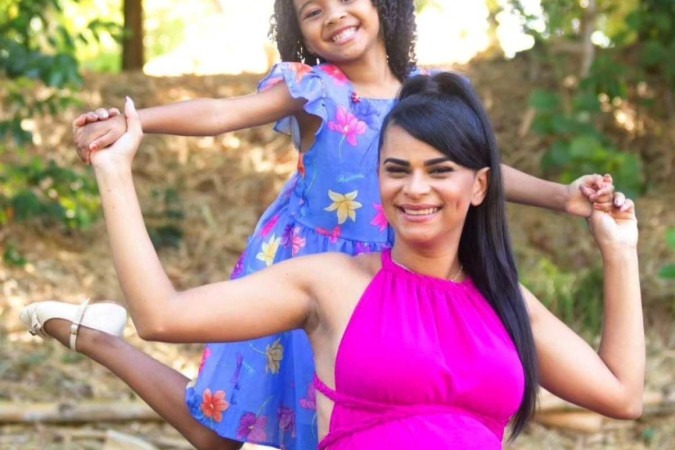 A mãe das meninas, Luciana Alves, 30 anos, era conhecida na capital pelo trabalho de design de sobrancelhas e acumulava diversos seguidores nas redes sociais -  (crédito: Redes Sociais )